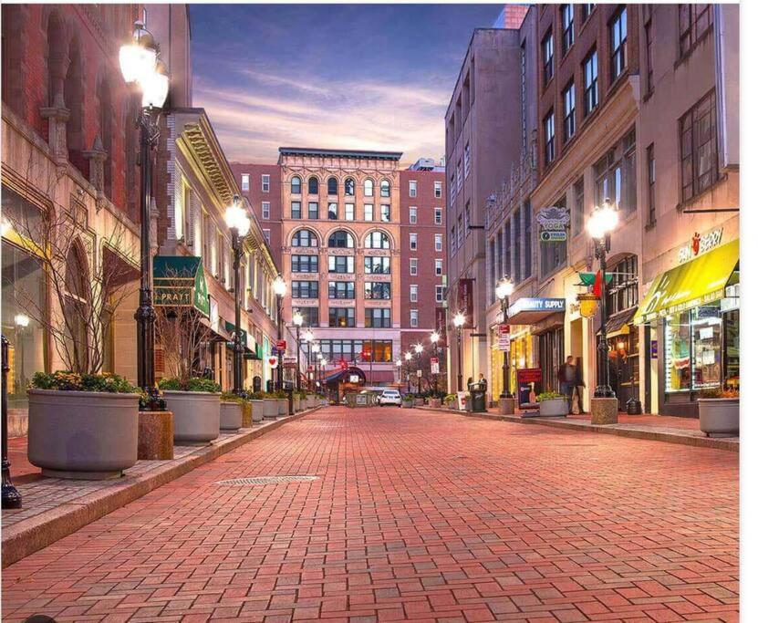 Hartford Downtown: 2Mins Walk To Xl Centerアパートメント エクステリア 写真